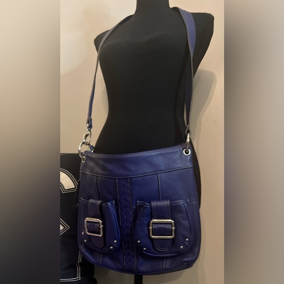 PERFECT CONDITION BARELY USED TIGNANELLO CROSSBODY/SHOULDER BAG IN BEST BLUE!!! - Picture 2 of 16